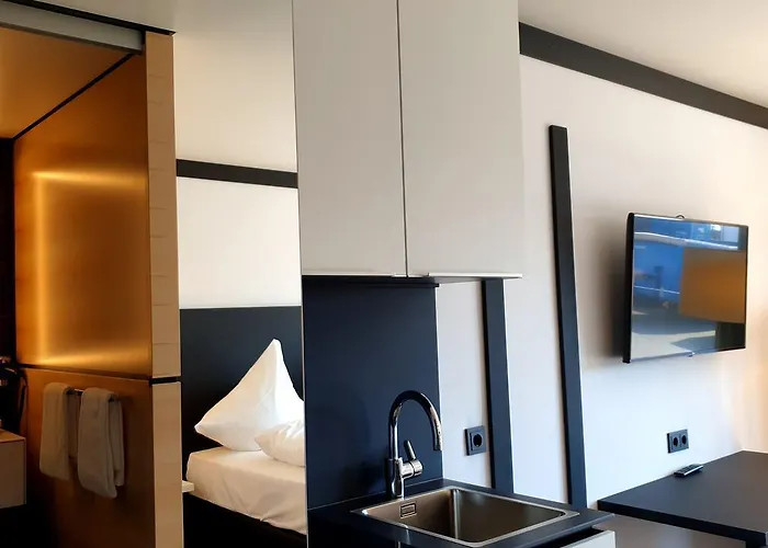 Hotel Ill By Wmm